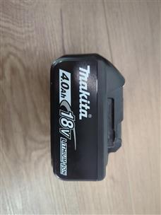 Makita XRM06B 18V LXT Lithium-Ion Cordless Bluetooth Job Site Radio